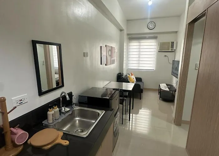 Muntinlupa Staycation Leaf Residences Hotel 3*